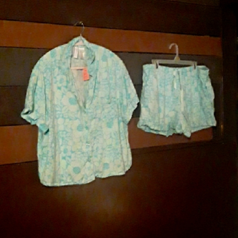 Joyspun Large 12/14 Short Sleeve Button Down Collard Top With Matching Shorts